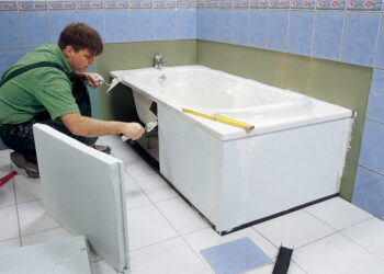 Quelle est la hauteur d'un tablier de baignoire ?