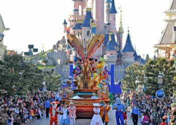 Quelle heure la parade de Disney ?