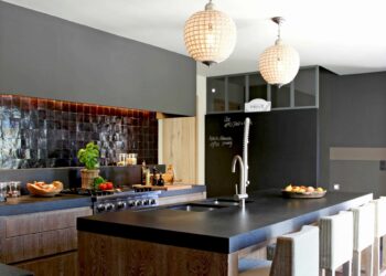 Quelle largeur de pièce pour un ilot central ?