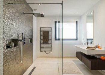 Quelle profondeur pour douche sans porte ?