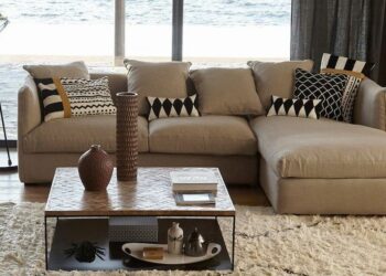 Quelle table basse pour canapé panoramique ?