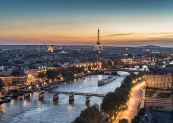Qui a construit la ville de Paris ?