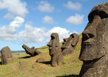 Qui a construit les statues moaï ?