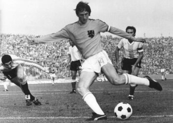 Qui a marqué le premier but de l'histoire du football ?