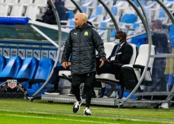 Qui entraîne synonyme ?