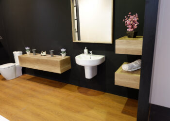 Qui pour poser une salle de bain ?