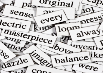 Qui prend plusieurs formes synonyme ?