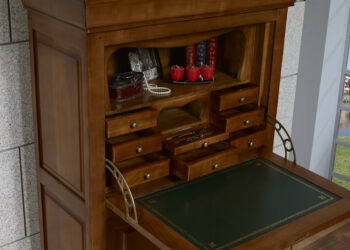 Qui reprend des vieux meubles ?