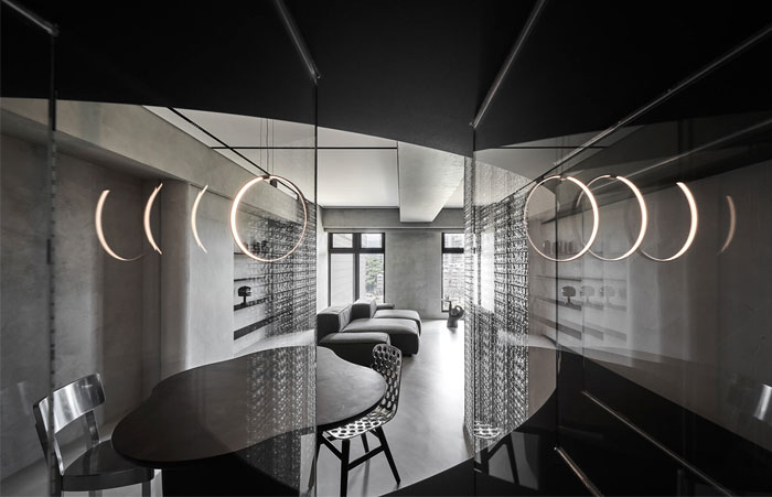 Intérieur d'appartement de couleur graphite par HOHO Design 1 1