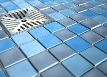 Comment choisir un drain de douche pour correspondre à votre style de salle de bain