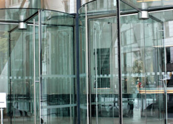 Raisons d’installer des fenêtres en verre à impact dans votre maison