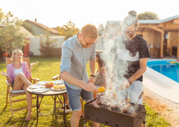 6 façons uniques de profiter de votre piscine arrière cet été