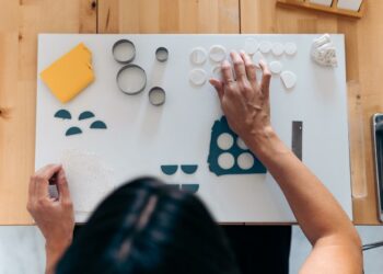 Boucles d’oreilles en argile séchant à l’air [All You Need To Know]