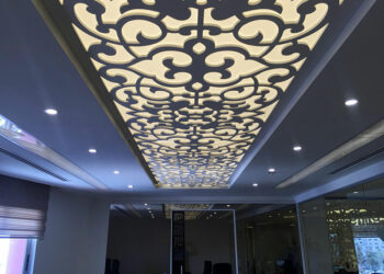 Quels sont les avantages d&rsquo;utiliser du métal perforé pour la conception de plafonds ?