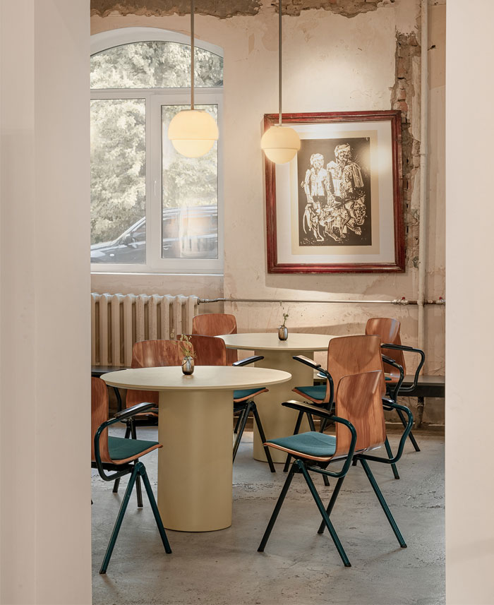 dyletant café balbek bureau 18