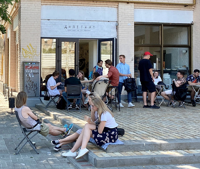 dyletant café balbek bureau 6