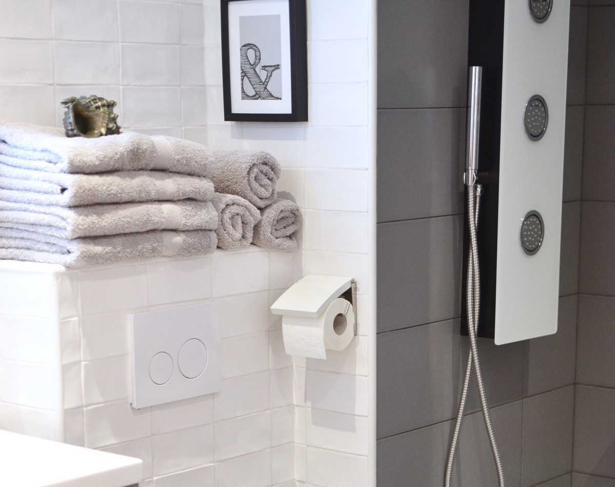 Un déshumidificateur aide-t-il à sécher les serviettes dans la salle de bain ?