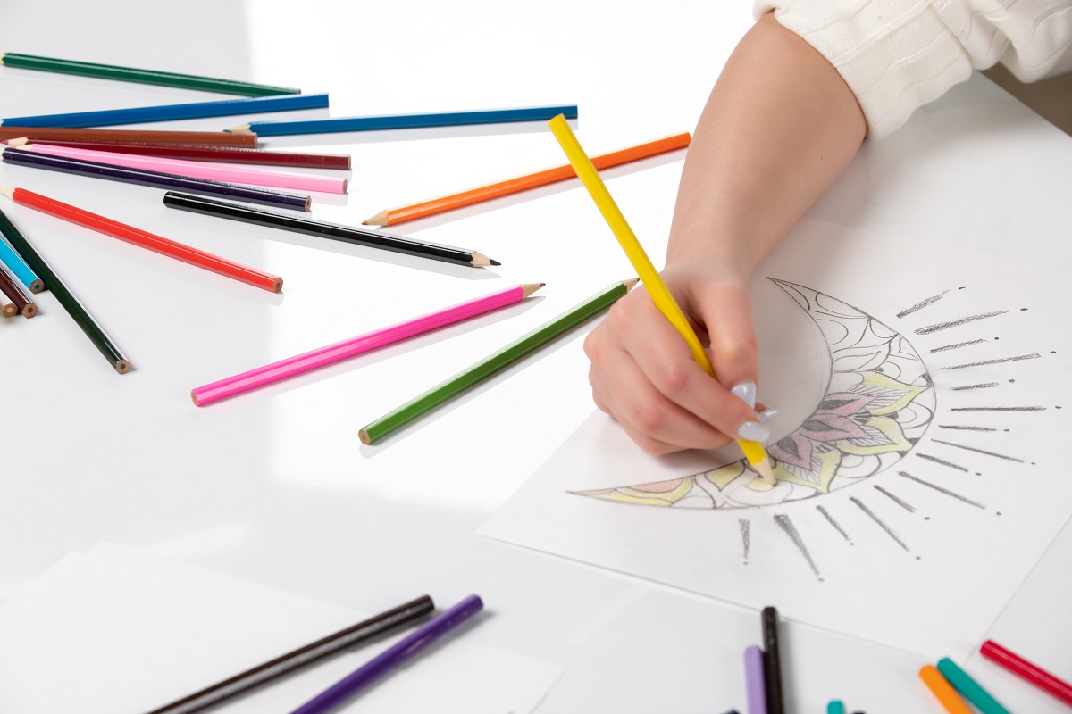 Pouvez-vous utiliser des crayons de couleur sur toile