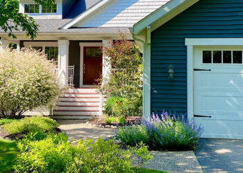 10 idées de portes de garage qui conviennent le mieux à une installation économique