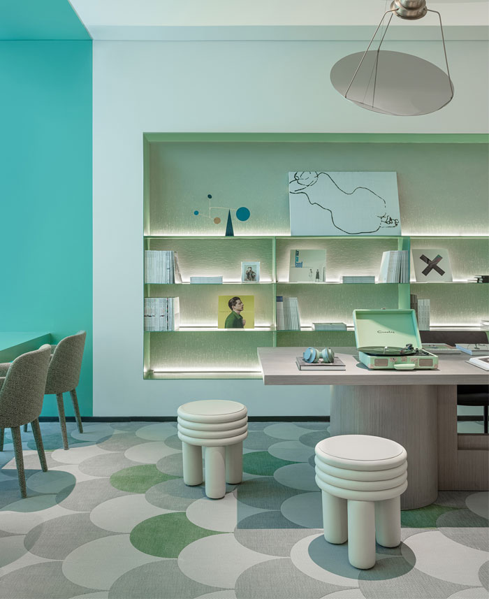 Un espace de travail et de vie qui présente un style de vie simple aux jeunes citadins espace de vie de travail 14