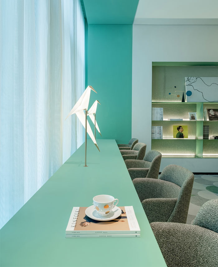 Un espace de travail et de vie qui présente un style de vie simple aux jeunes citadins espace de vie de travail 3