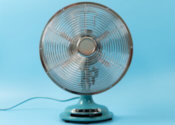 Pourquoi mon ventilateur souffle-t-il de l’air chaud ?  |  Ce que vous devez savoir