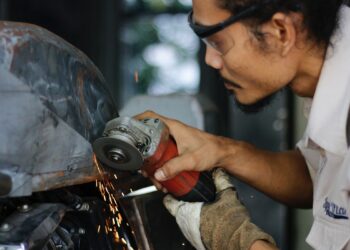 Quelle est la différence entre une meuleuse d’angle et une polisseuse ?