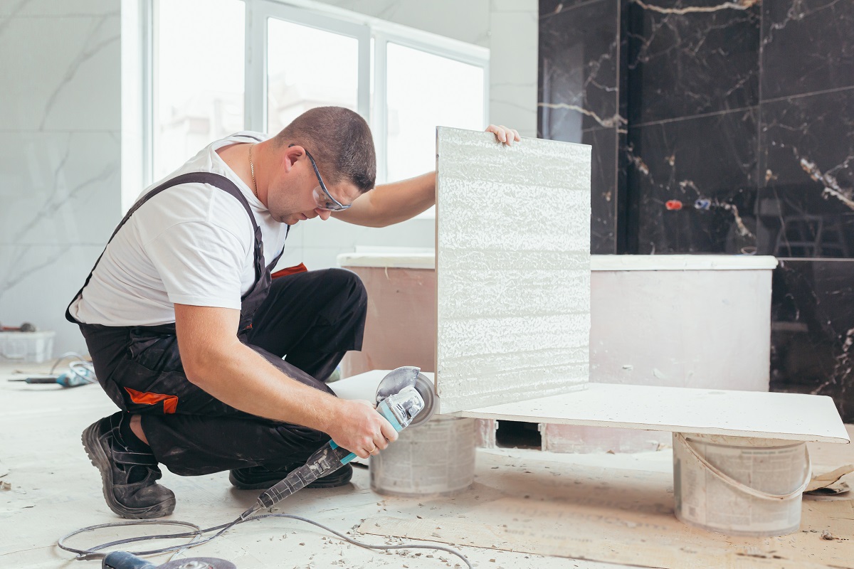 Comment utiliser une meuleuse d'angle pour couper des carreaux