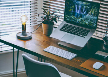 7 raisons d’investir dans des stores pour fenêtres de bureau