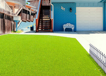 Comment les professionnels installent-ils le gazon artificiel ?