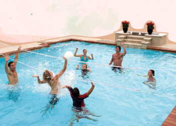 6 meilleurs ensembles de volleyball de piscine |  Avis + Guide