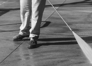 Comment nettoyer vos surfaces extérieures en toute sécurité avec un nettoyeur haute pression