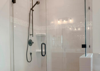 Mythes sur les portes de douche en verre sans cadre