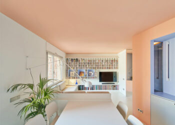 Rénovation de maison dans la rue Calabria par AMOO