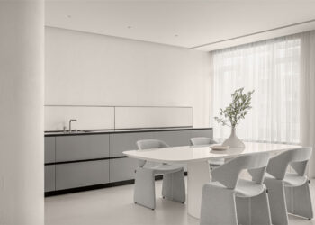 Appartement en marbre bleu par Dubrovska Studio