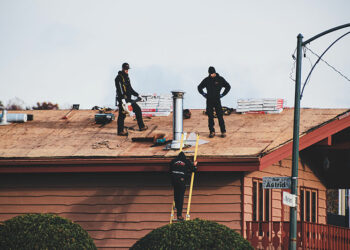 10 signes que vous devriez réparer ou remplacer votre toit en tôle