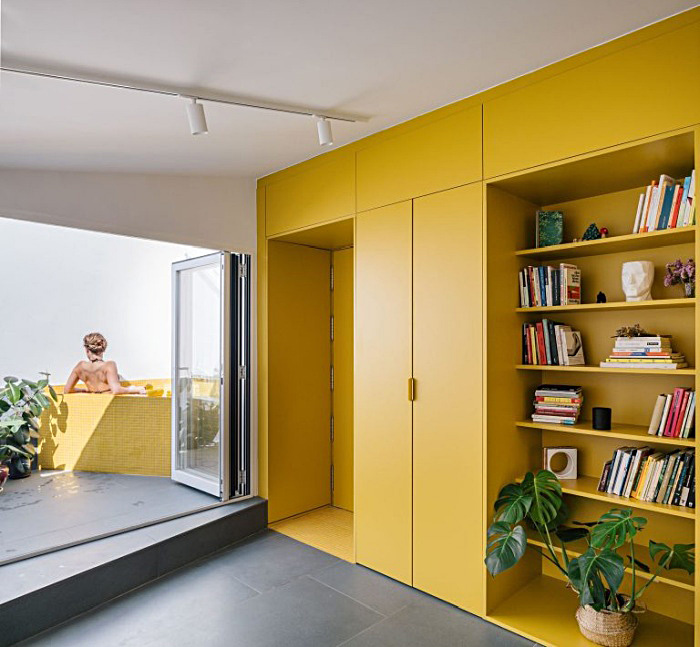 petit appartement design en blanc et jaune gon architects 004