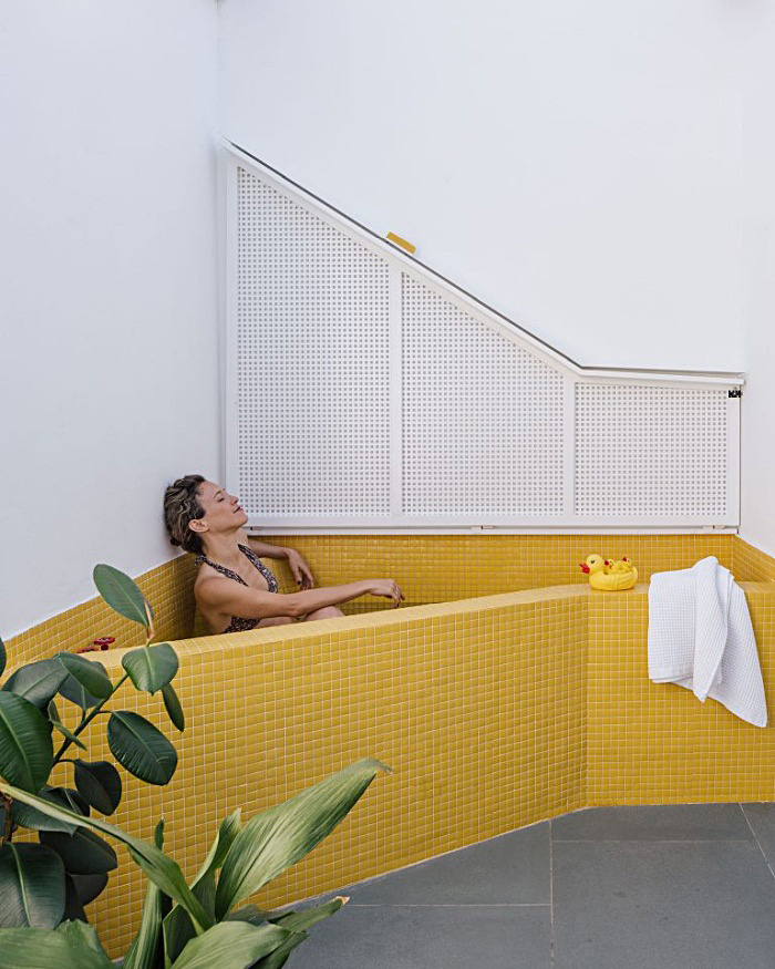 petit appartement design en blanc et jaune gon architects 019