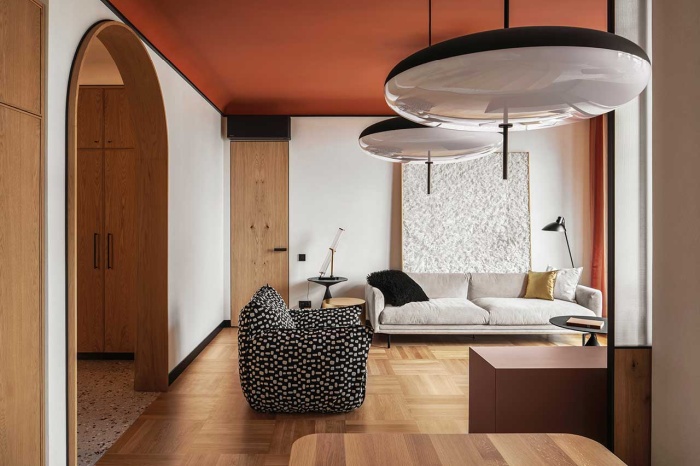 appartement moderne plafonds en terre cuite meubles en bois sol en terrazzo 002