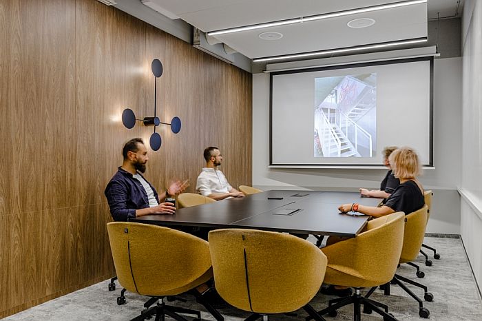 un intérieur de bureau accueillant à varsovie generali 009