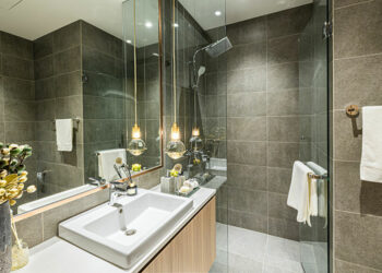 Maîtriser l’installation de verre de douche avec facilité