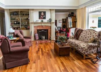 Comment intégrer des meubles anciens dans une maison moderne